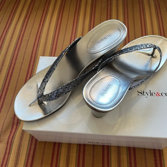 Glittered and Metallic Wedge Heel Sandals - Picture 3 of 12